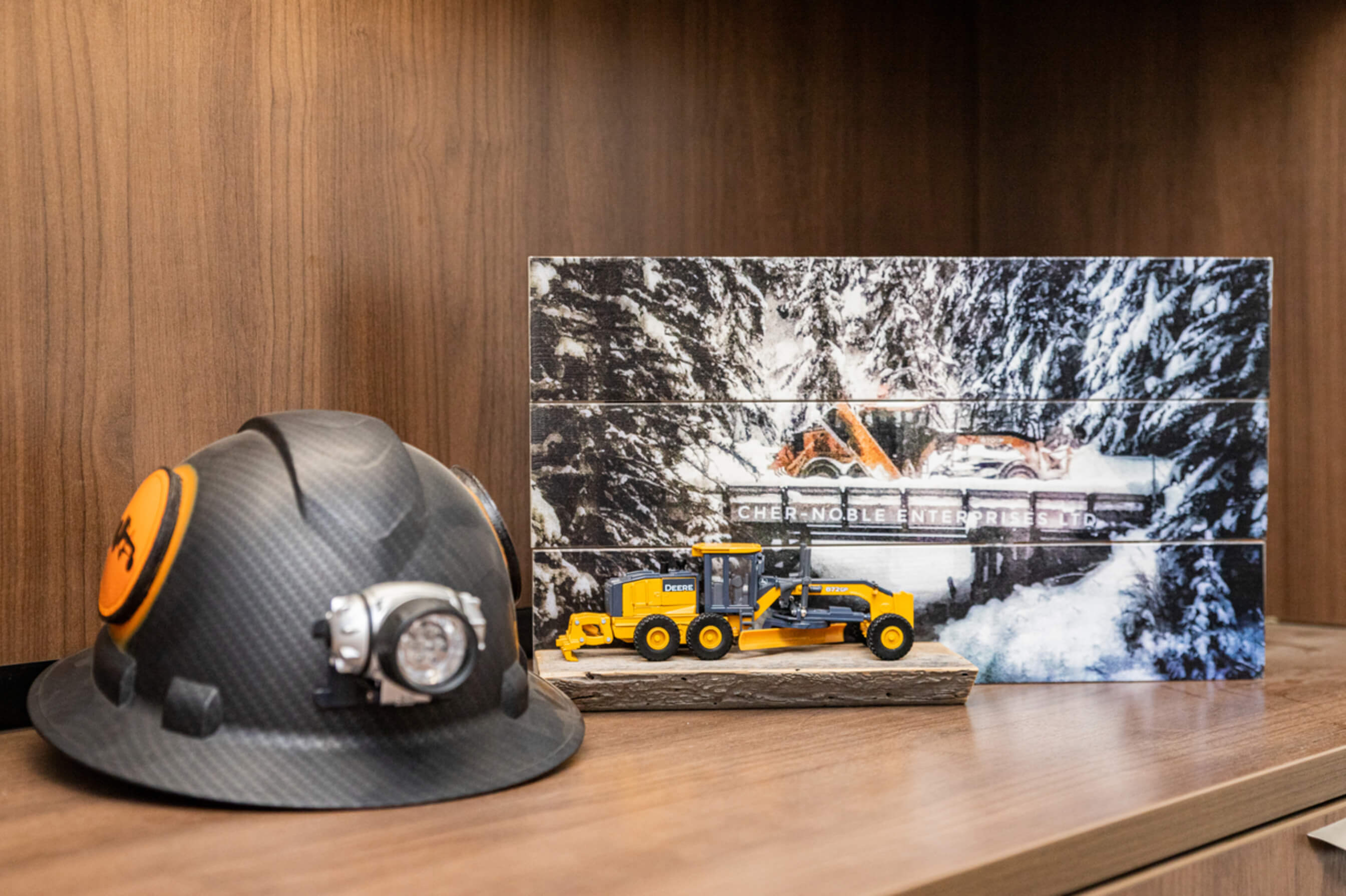 Noble Enterprises is based out of Hinton, AB and has multiple graders available for direct hire and sub-contracting.